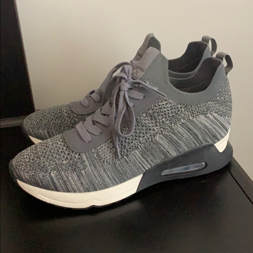 Gunmetal gray knit fabric casual platform sneaker